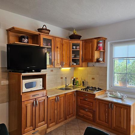 Apartmani Natasa Lokva Rogoznica Exterior foto