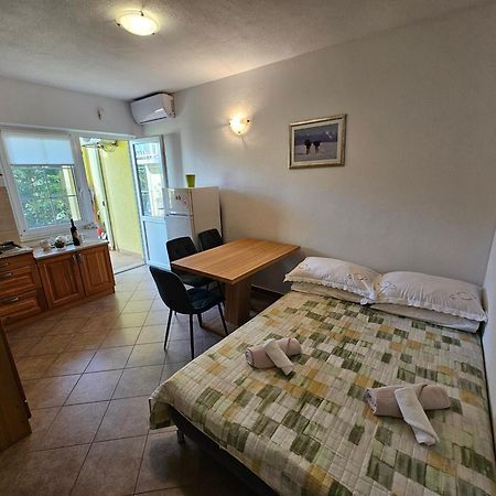 Apartmani Natasa Lokva Rogoznica Exterior foto
